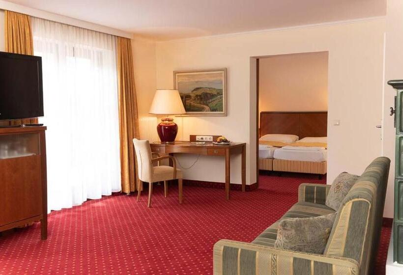 جناح جونيور, Im Park