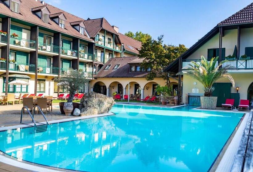 جناح جونيور, Im Park