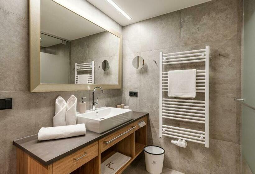 디럭스 룸, Karlwirt