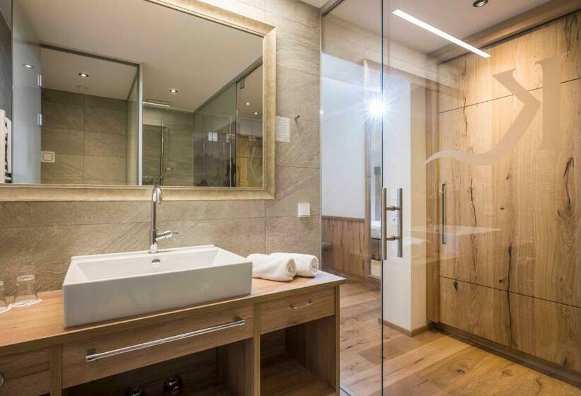 디럭스 룸, Karlwirt