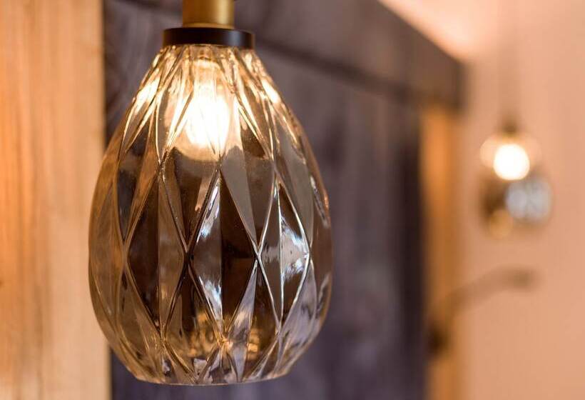 스탠다드 룸, Karlwirt