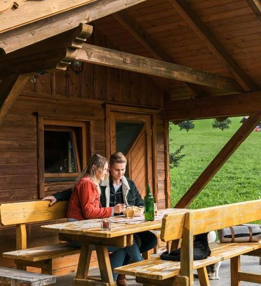 דירת שני חדרים, Knirschenhof