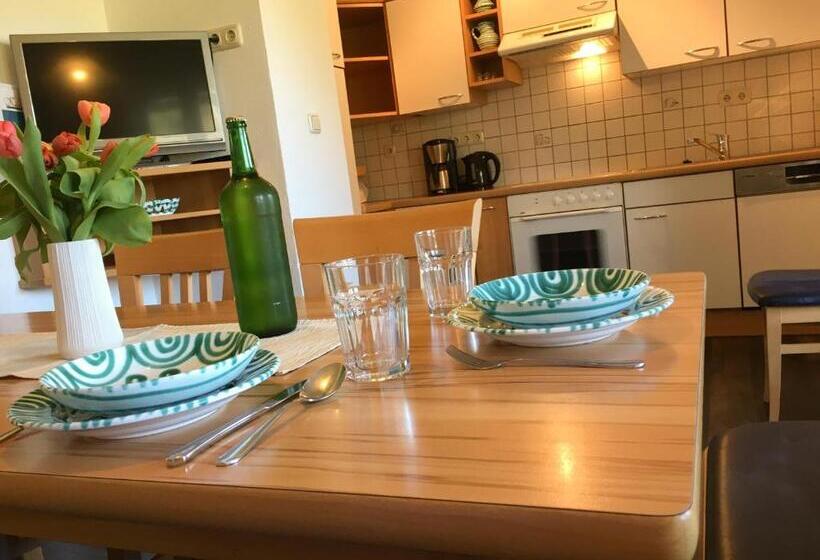 Апартаменты 3 Спальни, Knirschenhof