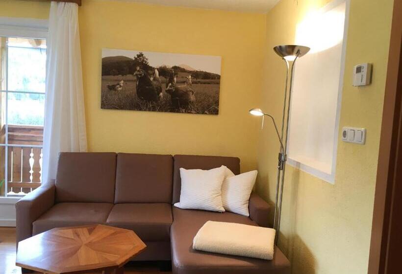 דירת שני חדרים עם מרפת, Knirschenhof