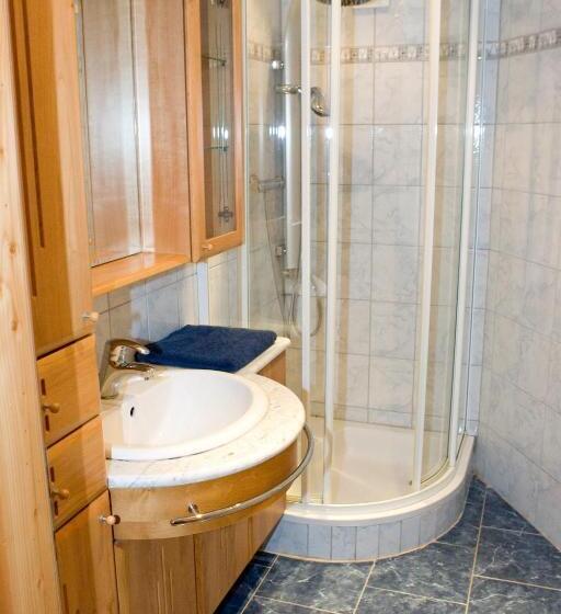 דירת שני חדרים עם מרפת, Knirschenhof