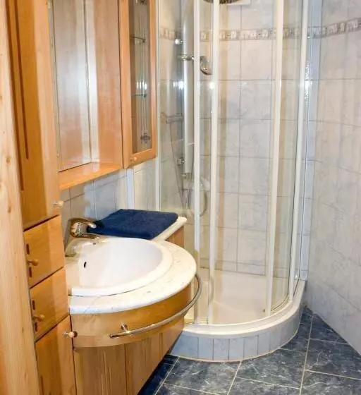 バルコニー付2ベッドルームアパートメント, Knirschenhof