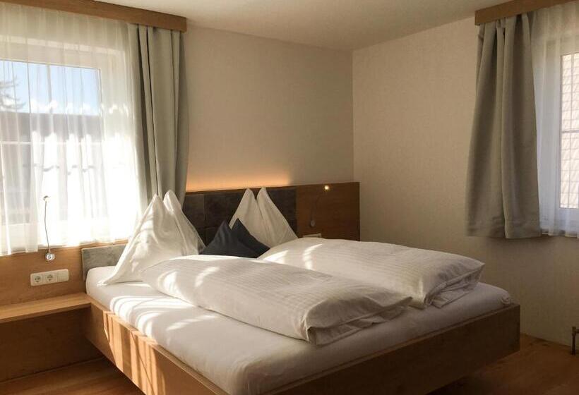 דירת שני חדרים עם מרפת, Knirschenhof