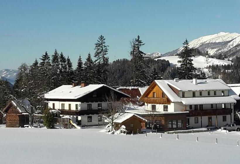 דירת נוחות 2 חדרים, Knirschenhof