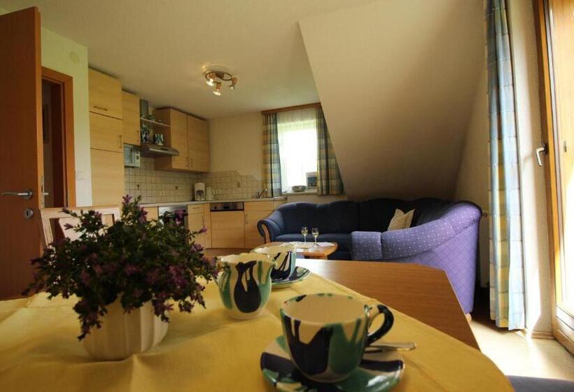 דירת נוחות 2 חדרים, Knirschenhof