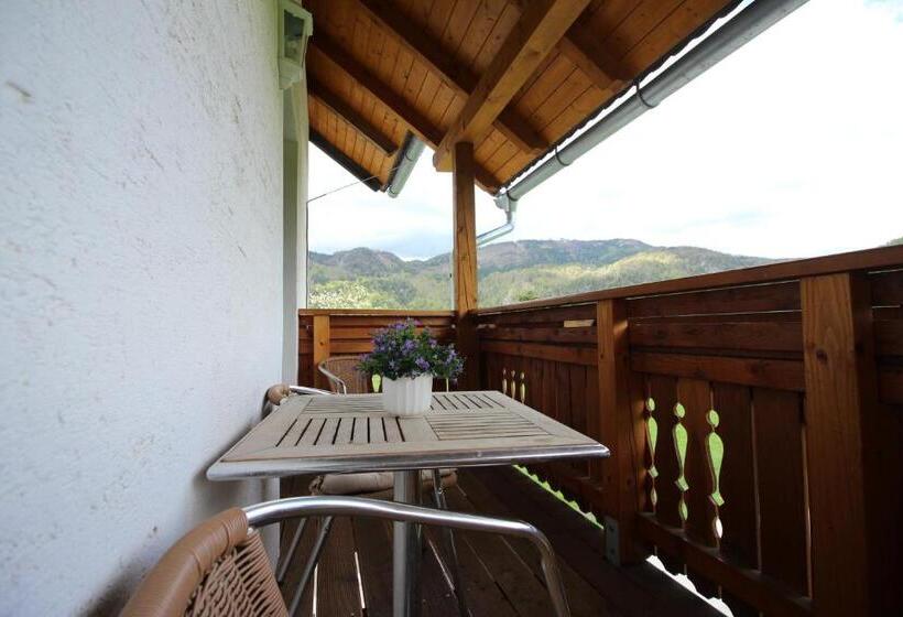 דירת שני חדרים, Knirschenhof