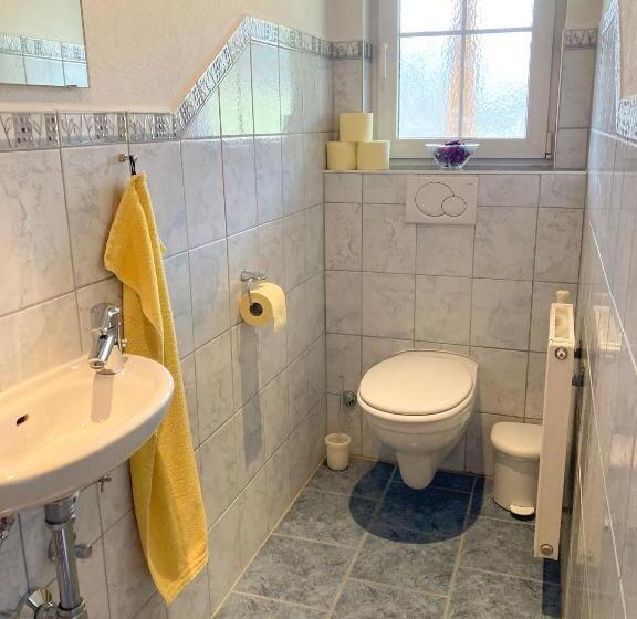 דירת שני חדרים עם מרפת, Knirschenhof