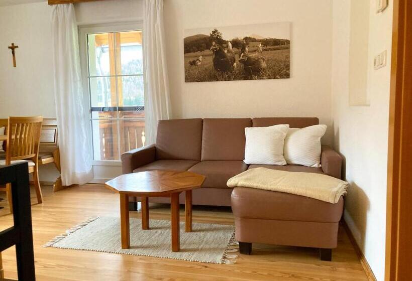 דירת שני חדרים עם מרפת, Knirschenhof