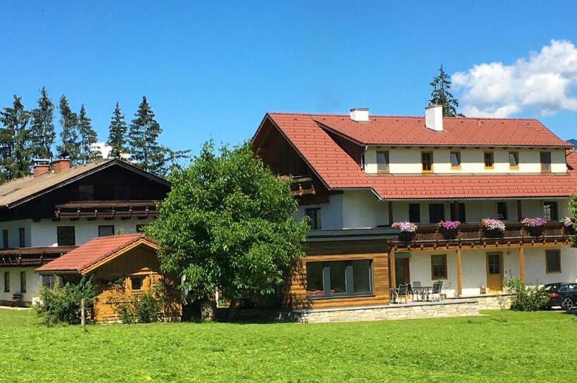 דירת נוחות 2 חדרים, Knirschenhof