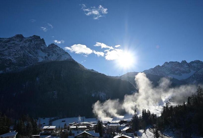 غرفة ديلوكس مزودة بشرفة, Das Alpspitz