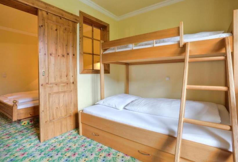 جناح جونيور, Sommerhof