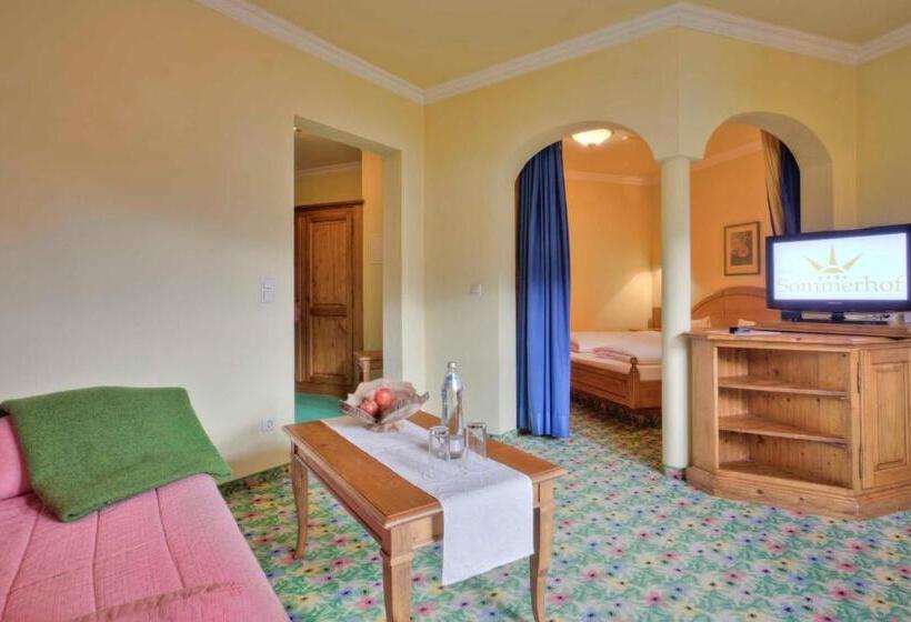 جناح جونيور, Sommerhof