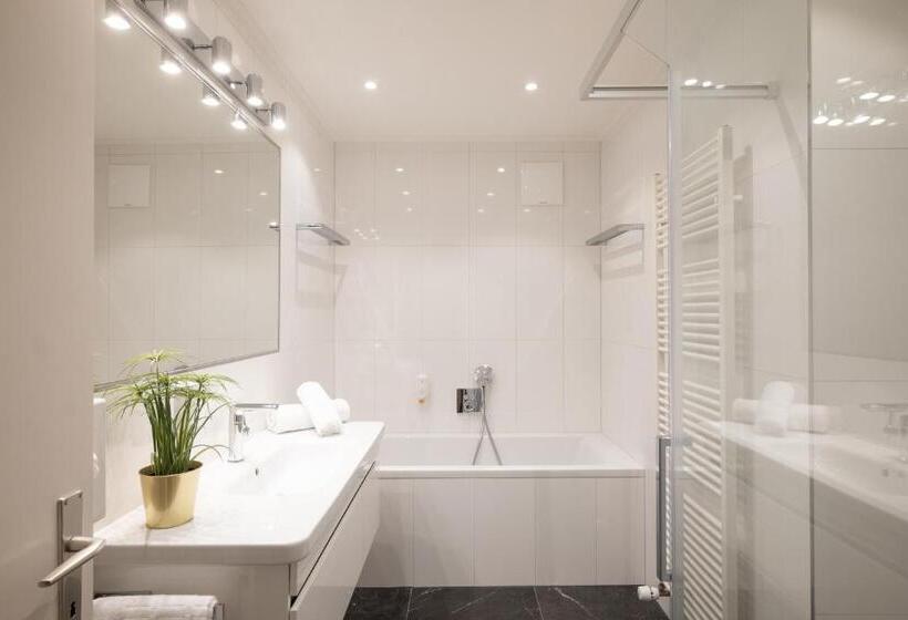 Family Suite, Stenitzer