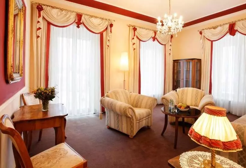 Suite Familiar, Stenitzer
