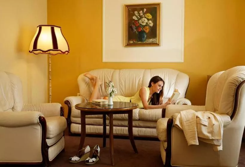Suite Familiar, Stenitzer