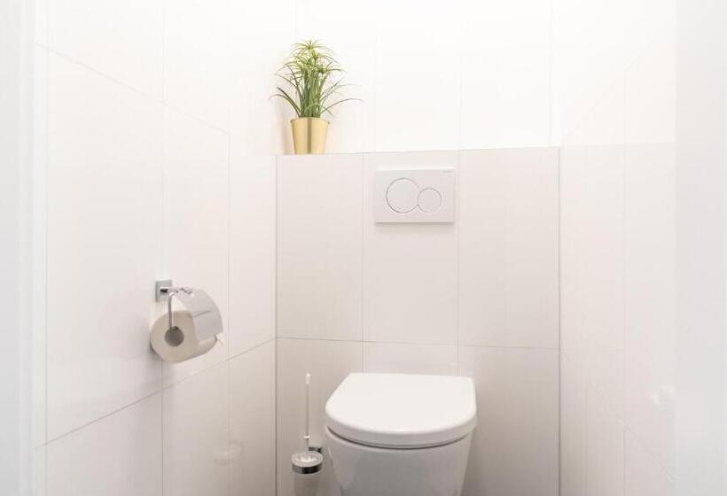 家庭套房, Stenitzer