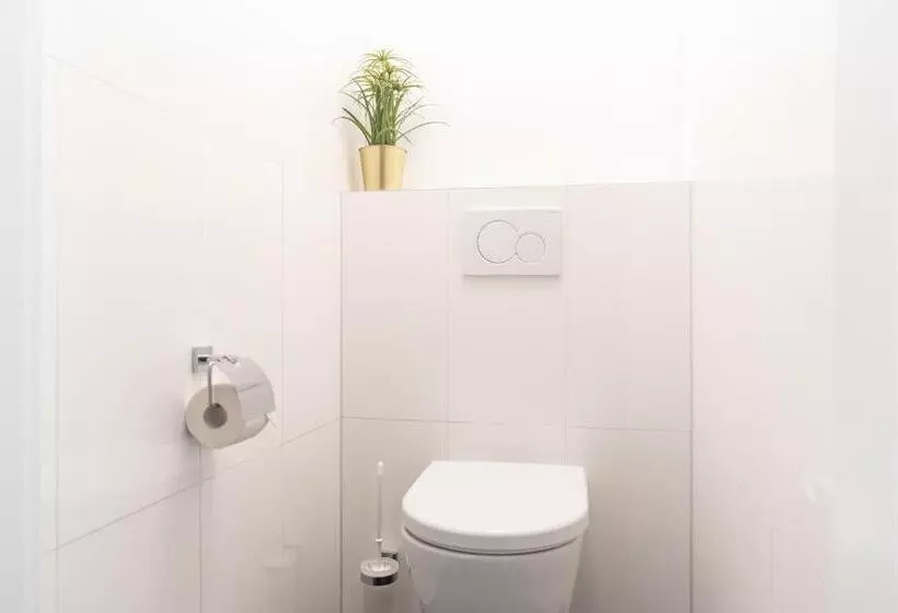 Suite Familiar, Stenitzer