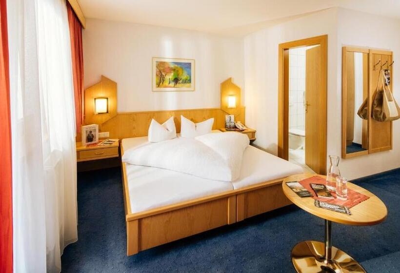 اتاق استاندارد سه نفره, Wiese