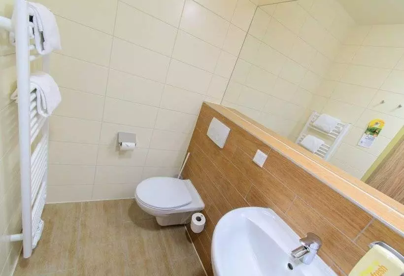 スタンダード４人部屋, Jufa Hotel Grünau Im Almtal