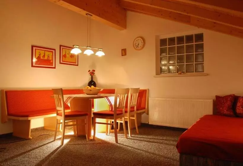 バルコニー付き１ベッドルームアパートメント, Schösserhof