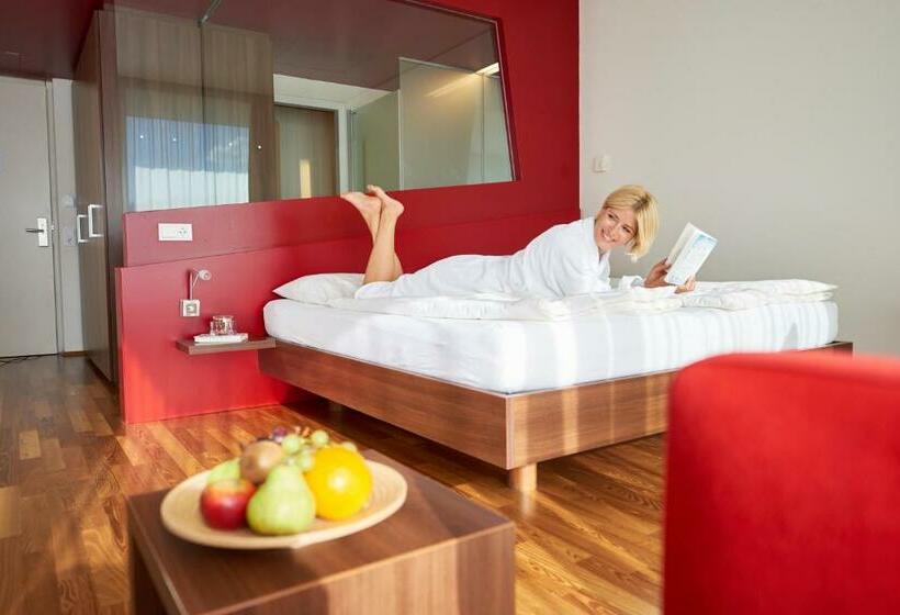 חדר סטנדרט יחיד עם מרפסת, Spa Hotel Bründl