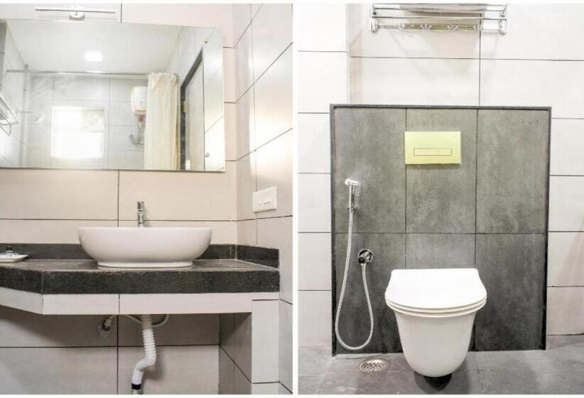 غرفة ديلوكس سرير كينج, Goroomgo Royal Crown Puri