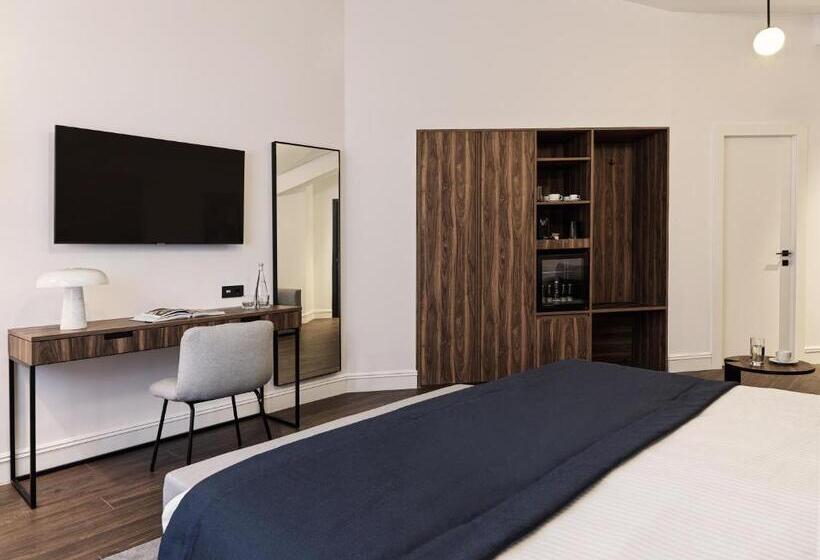 주니어 스위트, Vanoro