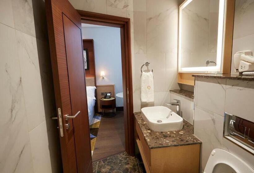 سوییت جونیور, The Quorum