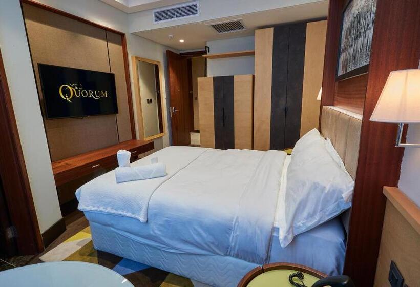 سوییت جونیور, The Quorum