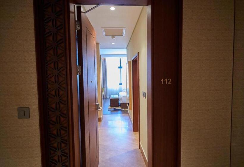 سوییت لوکس, The Quorum