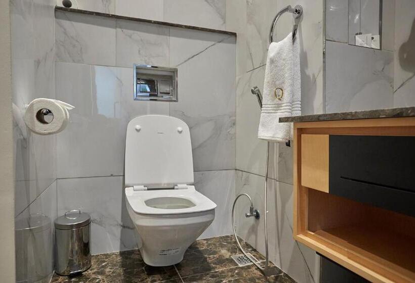 سوییت لوکس, The Quorum