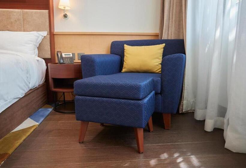 سوییت لوکس, The Quorum