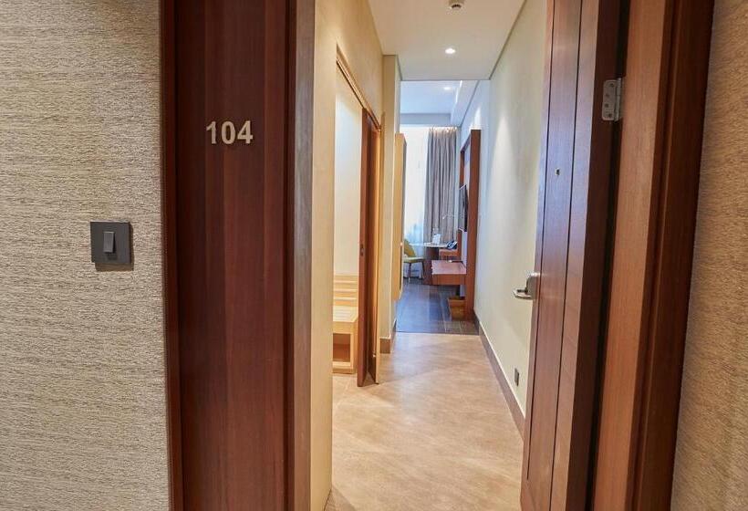 سوییت لوکس, The Quorum