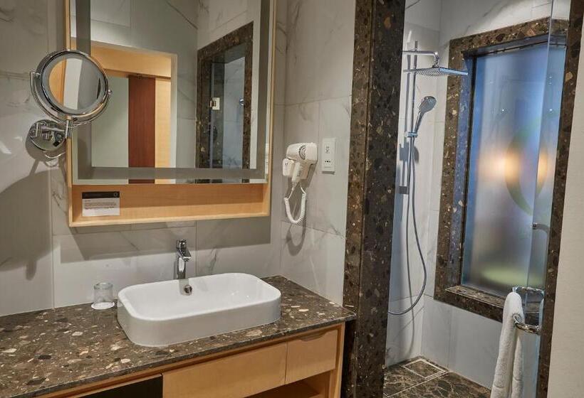 سوییت لوکس, The Quorum