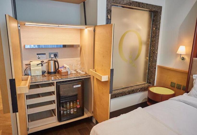 سوییت لوکس, The Quorum