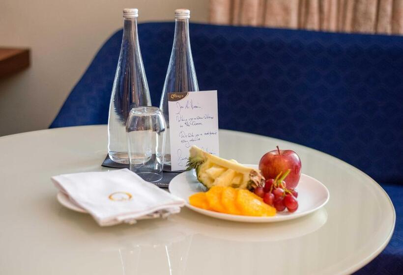 سوئیت با تخت بزرگ, The Quorum