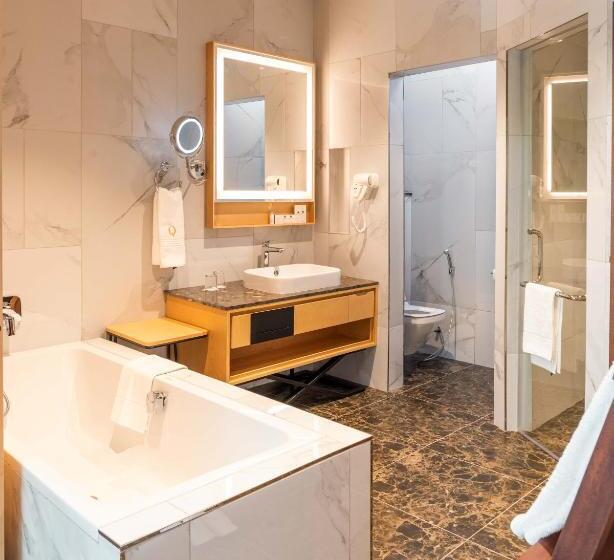 سوئیت با تخت بزرگ, The Quorum