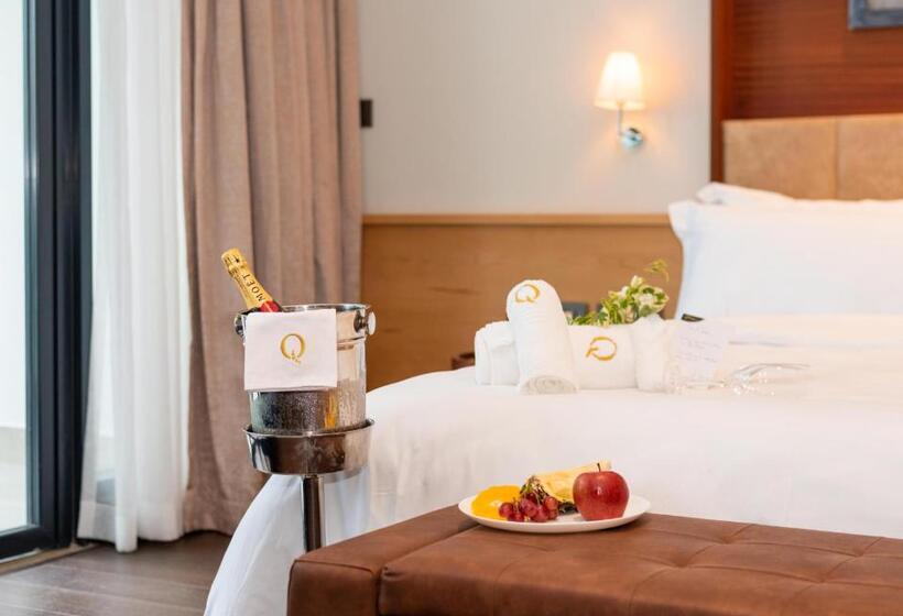 سوئیت با بالکن, The Quorum