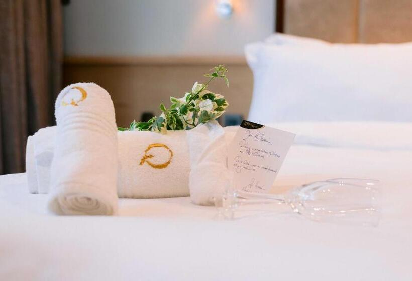 سوئیت با بالکن, The Quorum