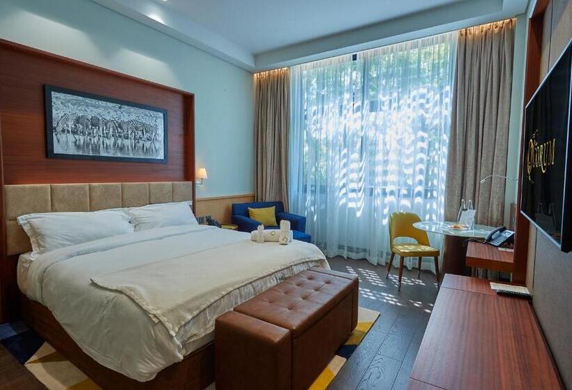 سوییت لوکس, The Quorum