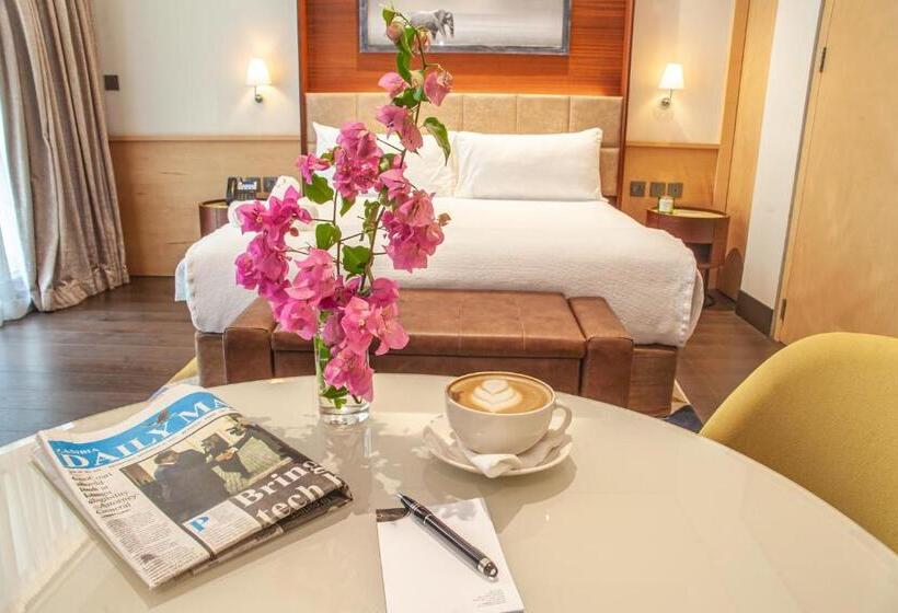 سوئیت با تخت بزرگ, The Quorum