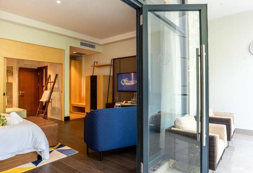 سوئیت با بالکن, The Quorum