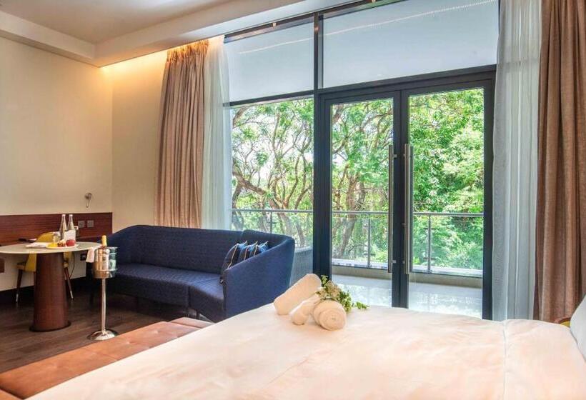 سوئیت با بالکن, The Quorum