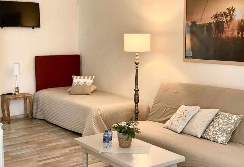 غرفة قياسية ثلاثية, Maison Belles Pierres