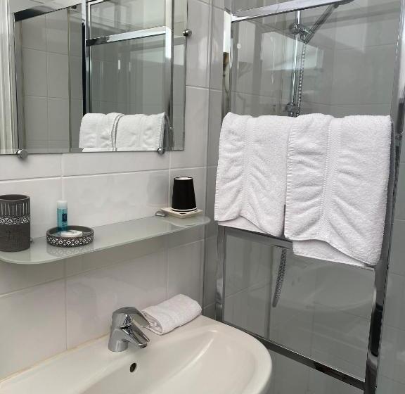 غرفة قياسية ثلاثية, Maison Belles Pierres