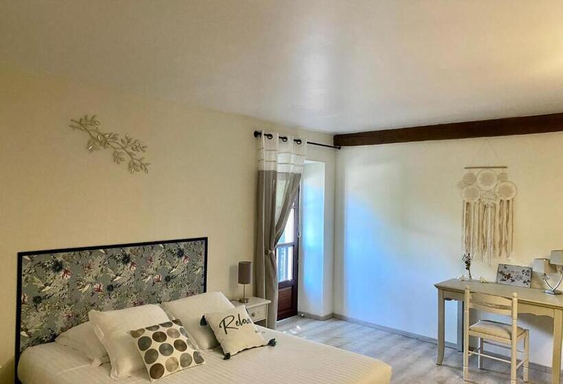 غرفة قياسية ثلاثية, Maison Belles Pierres